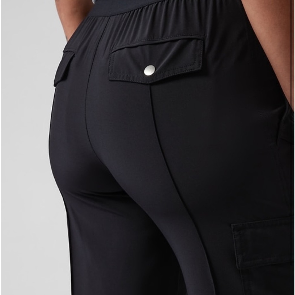 ATHLETA VIENNA CARGO PANT // Black - Picture 5 of 16